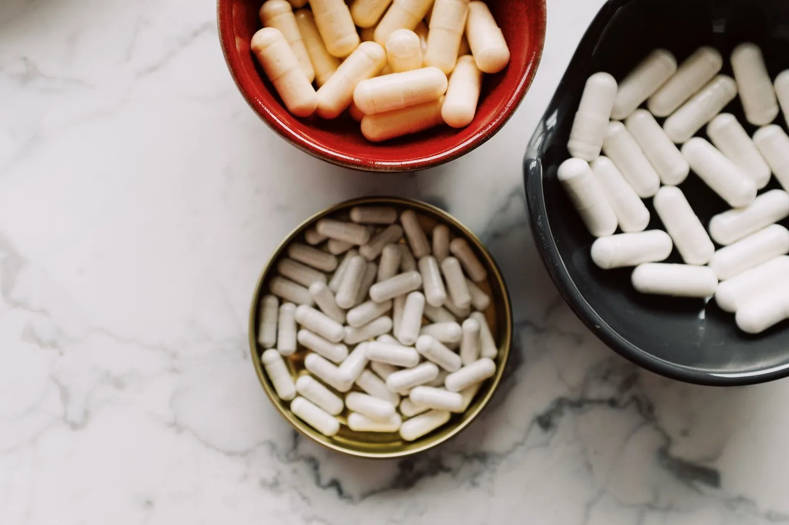Probiotica-capsules en vezels voor een gezonde darmflora